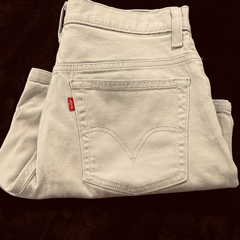 Levi's Women's Shorts Size 8 -Tan